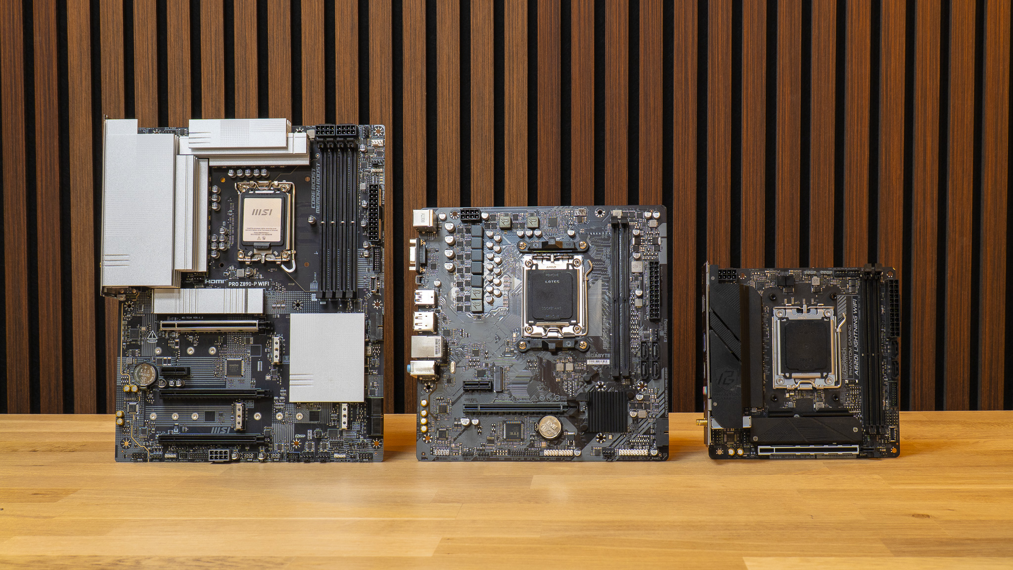 Foto van het ATX, Micro-ATX en Mini-ITX formaat.